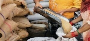 फर्जीवाड़े पर नकेल: सरकारी राशन लेने वालों में 56 लाख आयकरदाता, 7 लाख जीएसटी कारोबारी शामिल